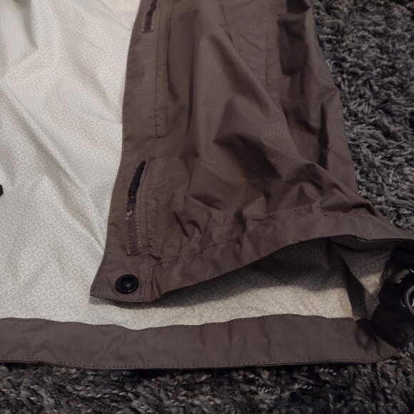 The North Face Women's HyVent 2.5L Waterproof Nylon Jacket - Picture 11 of 12